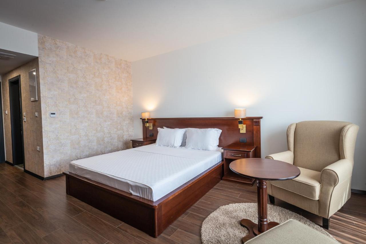 Hotel Sky Gewgelija Zewnętrze zdjęcie A room at the hotel