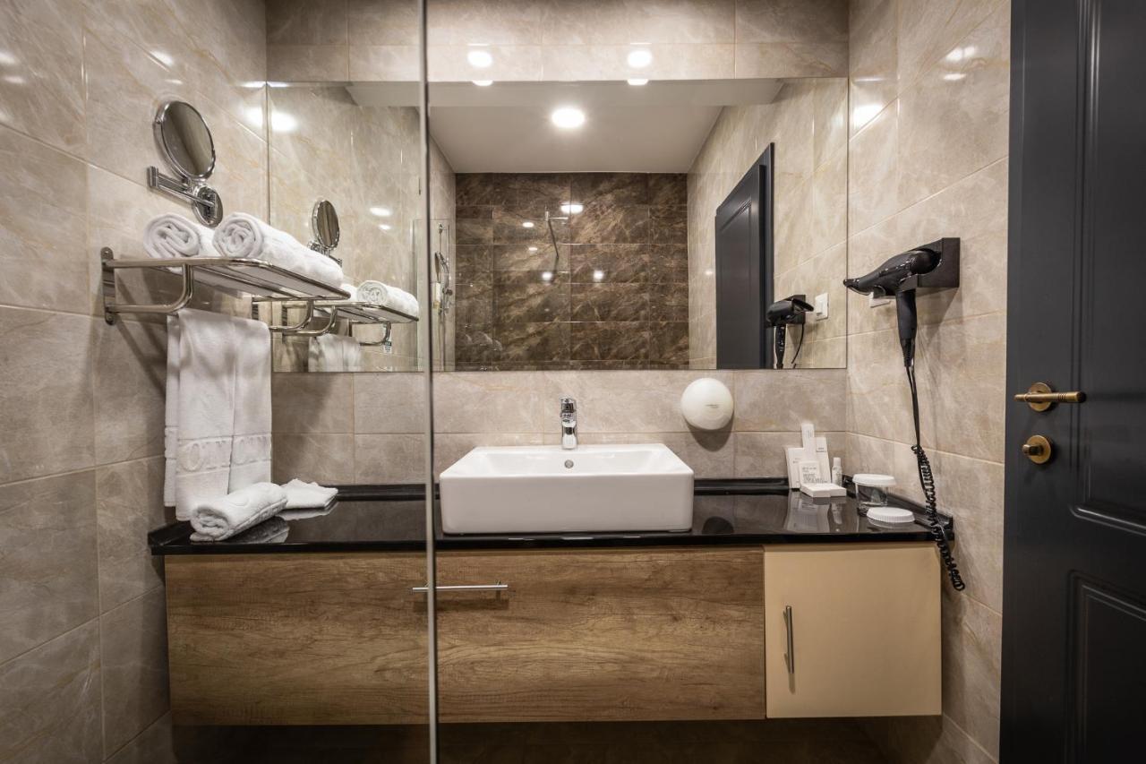 Hotel Sky Gewgelija Zewnętrze zdjęcie Bathroom