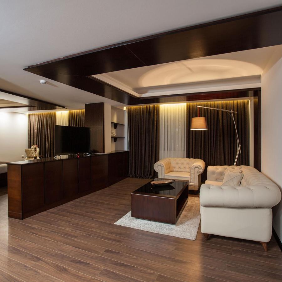 Hotel Sky Gewgelija Zewnętrze zdjęcie A suite at the hotel