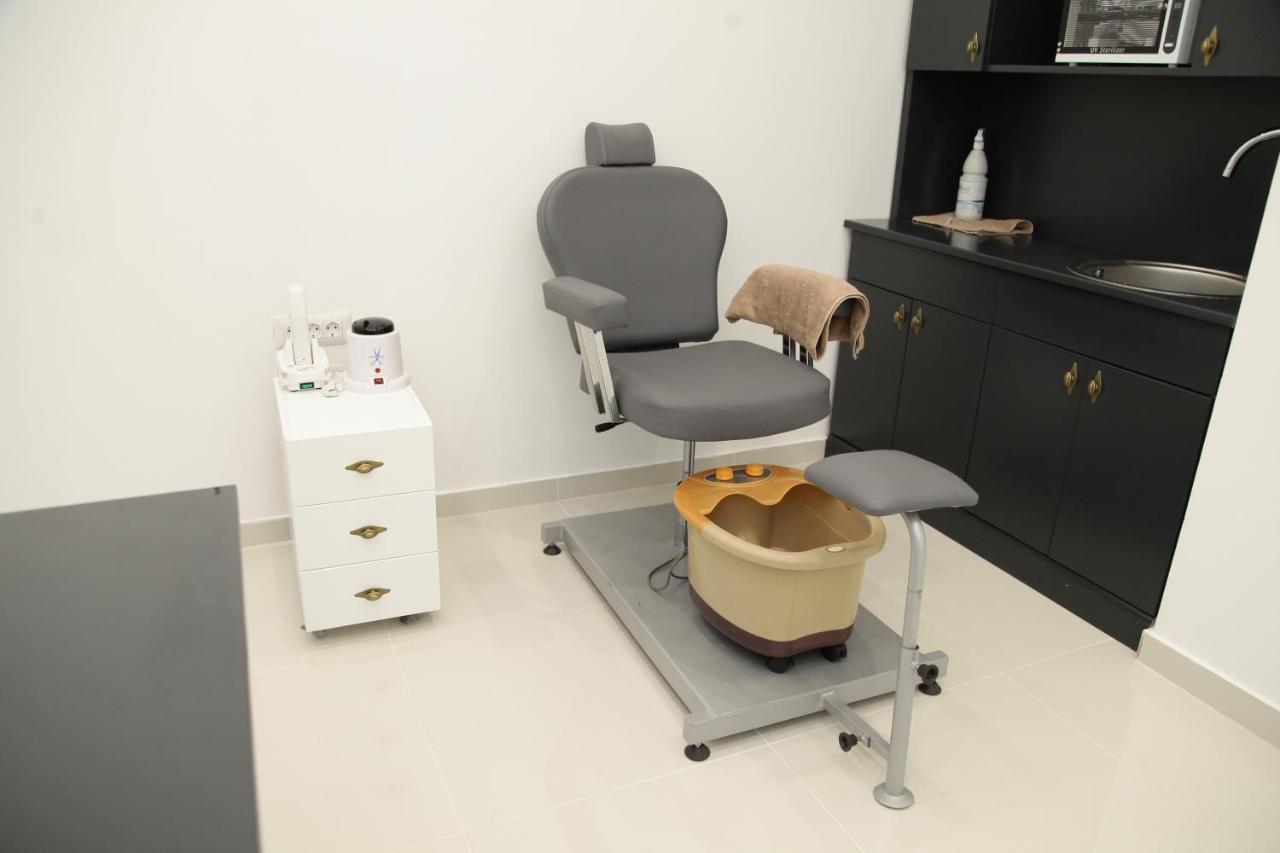 Hotel Sky Gewgelija Zewnętrze zdjęcie A podiatry treatment room