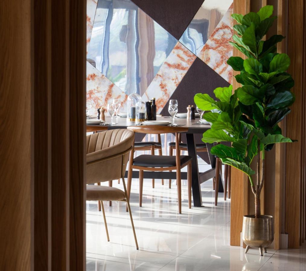 Hotel Sky Gewgelija Zewnętrze zdjęcie Restaurant interior