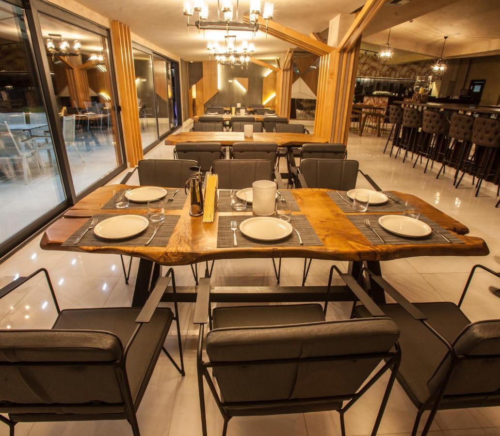 Hotel Sky Gewgelija Zewnętrze zdjęcie The restaurant