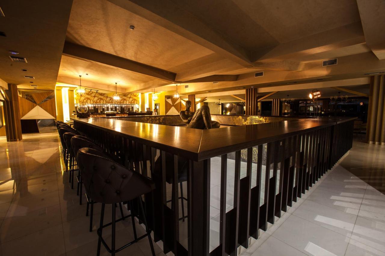 Hotel Sky Gewgelija Zewnętrze zdjęcie The bar at the 101 lounge