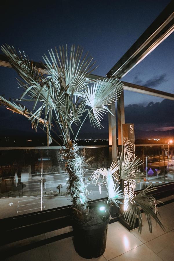 Hotel Sky Gewgelija Zewnętrze zdjęcie The Palm