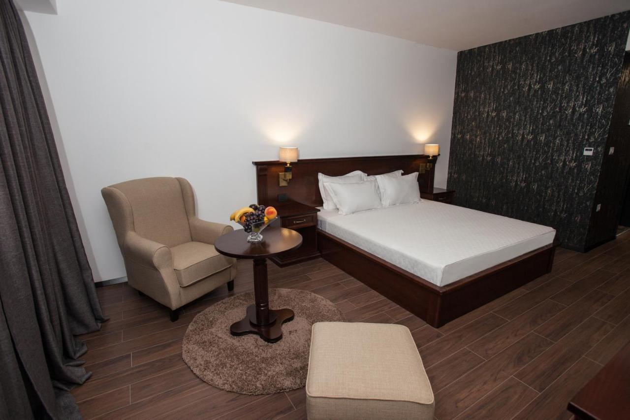 Hotel Sky Gewgelija Zewnętrze zdjęcie A room at the hotel