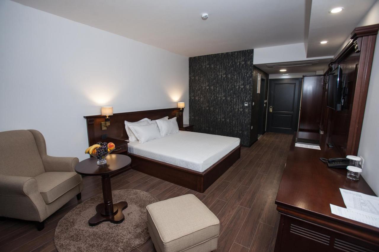 Hotel Sky Gewgelija Zewnętrze zdjęcie A room at the hotel