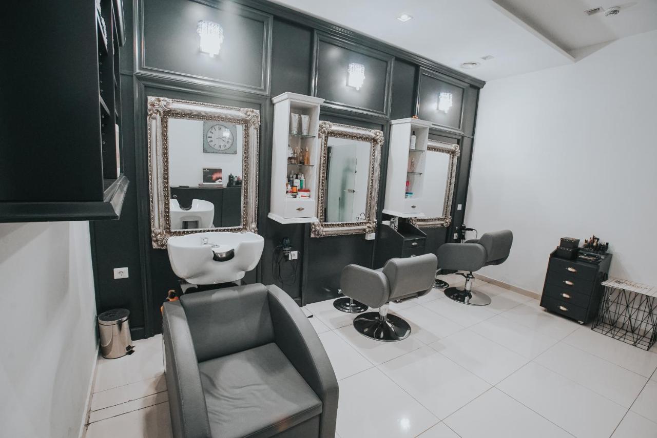 Hotel Sky Gewgelija Zewnętrze zdjęcie Hair salon in Dubai