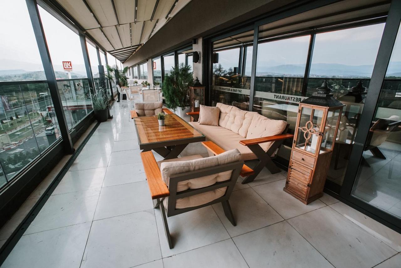 Hotel Sky Gewgelija Zewnętrze zdjęcie Skyline Bar