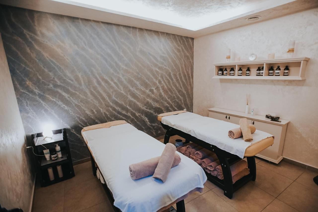 Hotel Sky Gewgelija Zewnętrze zdjęcie A treatment room at the spa